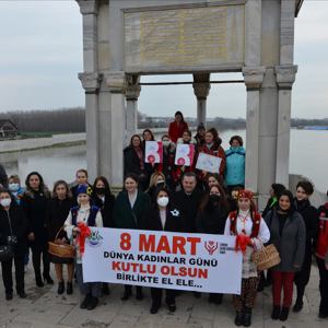 8 Mart Dünya Kadınlar Gününde Sevgi Zinciri Yürüyüşü Gerçekleştirildi - fotoğraf 8