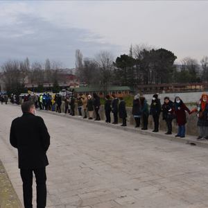 8 Mart Dünya Kadınlar Gününde Sevgi Zinciri Yürüyüşü Gerçekleştirildi - fotoğraf 10