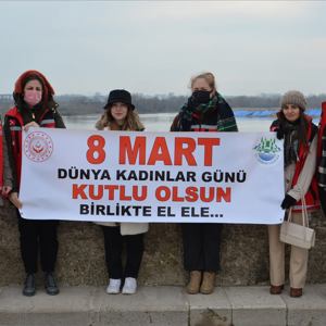 8 Mart Dünya Kadınlar Gününde Sevgi Zinciri Yürüyüşü Gerçekleştirildi - fotoğraf 12