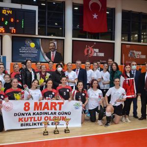 8 Mart Dünya Kadınlar Günü Voleybol Turnuvası - fotoğraf 1