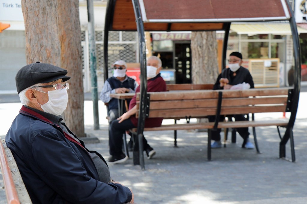 Aile ve Sosyal Hizmetler Bakanı Derya Yanık, Mart Ayı Yaşlı Aylığı ve Engelli Aylıklarının Hesaplara Yatırıldığını Duyurdu 
