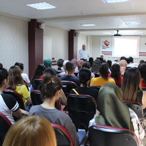 Sosyal Çalışma Programı’ndan Yararlanmaya Hak Kazanan Üniversite Öğrencileri ile Bir Araya Gelindi - fotoğraf 2