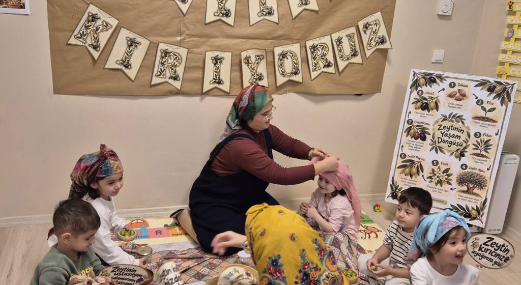 Bizim Aile Çocuk Bakımevinde Zeytin Kırma Etkinliği Düzenlendi