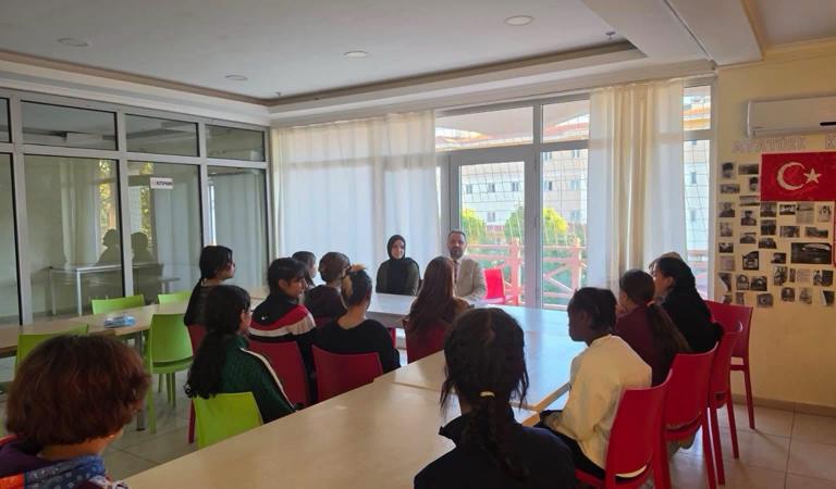 İl Müdürümüz Mahmut SELÇUK, Muğla İlk Kabul ve Menteşe Çocuk Evleri Sitesi Müdürlüğümüzden hizmet alan çocuklarımızla bir araya geldi.