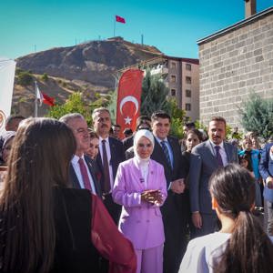 Bakan GÖKTAŞ Hakkâri'de: Valilik Ziyareti, Kadın Girişimciliği ve Aile Yılı Şenliği - fotoğraf 5
