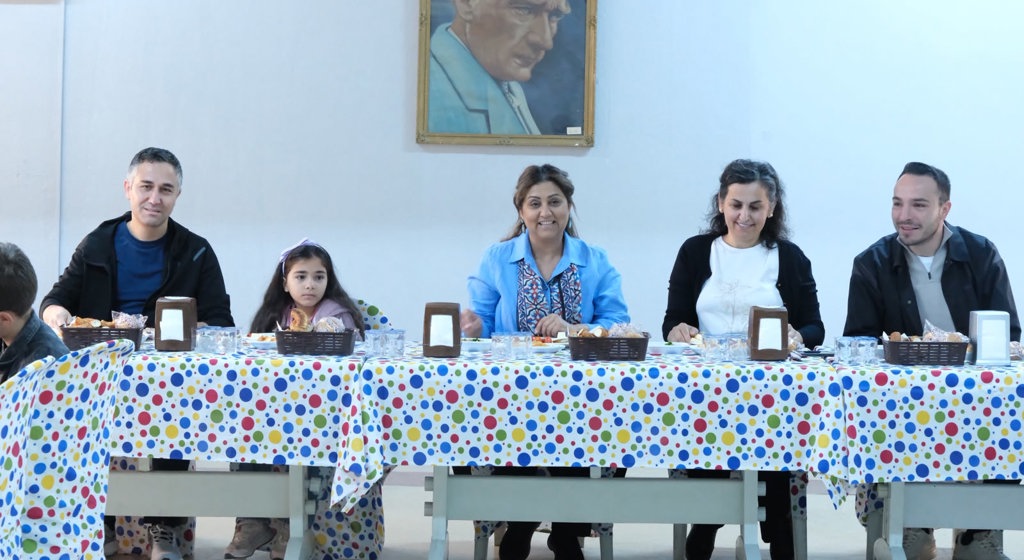 İKİ KUŞAK, TEK YÜREK: SEVGİ VE DAYANIŞMA SOFRASINDA BULUŞTULAR