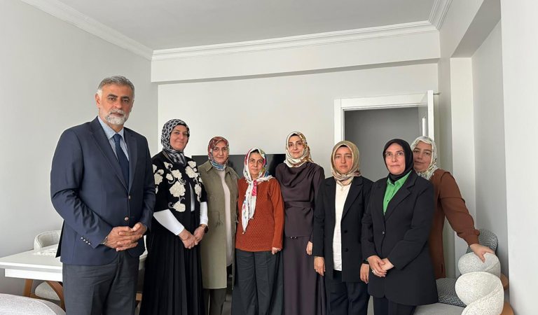 “Sehit Ailelerimiz Milletimizin En Kiymetli Emanetidir”: Dr. Selma Unluer Hanimefendi Sehit Ailemizi Ziyaret Etti