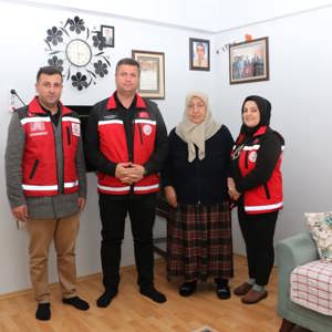 İl Müdürümüz Sayın Serdar DEMİRCİ’den Kahraman Şehidimiz Coşkun GÖL’ün Kıymetli Annesine Ziyaret  - fotoğraf 1