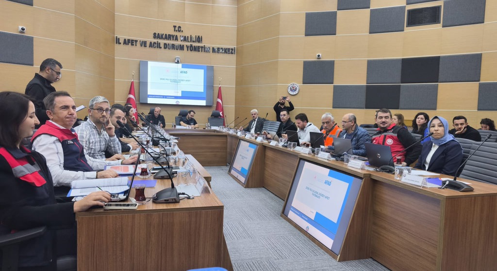 Sakarya İl Afet ve Acil Durum Yönetim Merkezi’nde planlanan tatbikat çalışması gerçekleştirildi.
