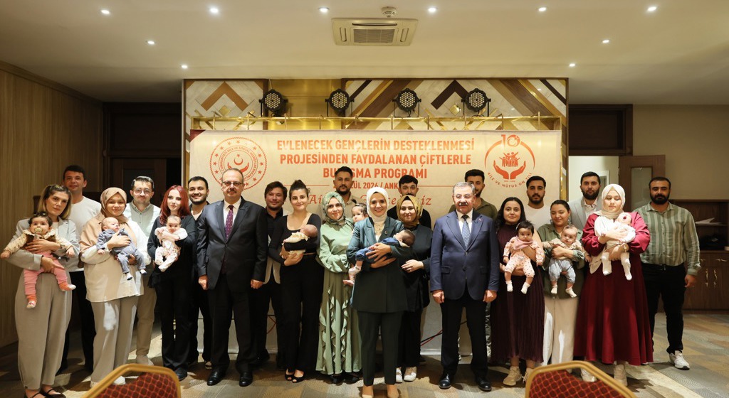 Aile ve Gençlik Fonu kapsamında yeni yuva kuran 15 bin 468 genç için Ekim ayında 1 milyar 756 milyon 600 bin lira ödeme yapıldı