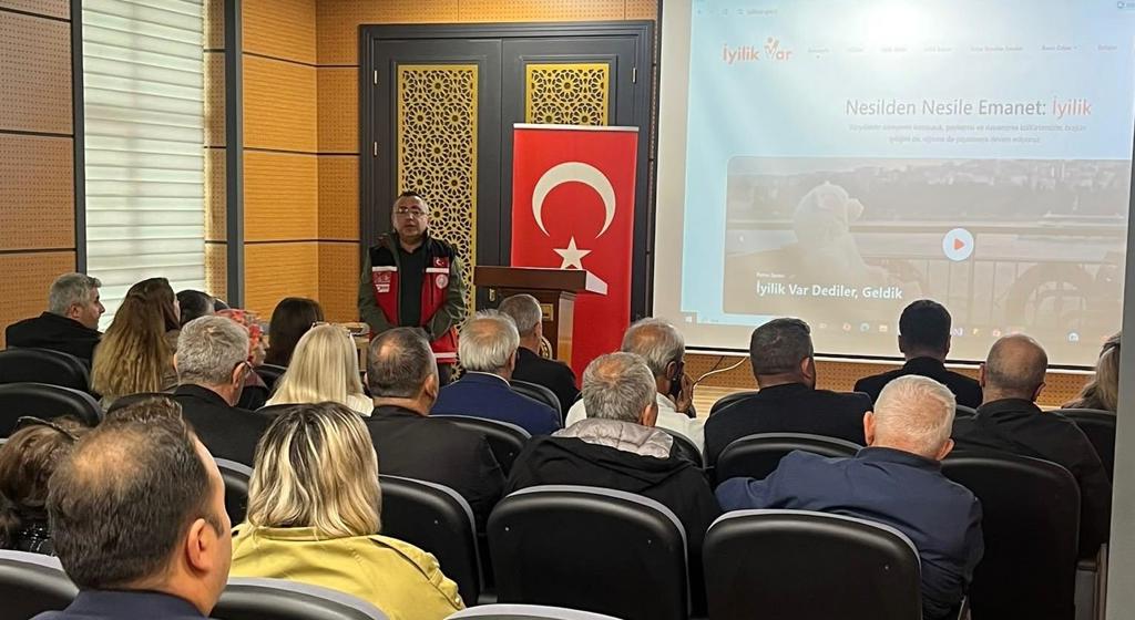 EDREMİT’TE İYİLİK VAR PLATFORMU VE SOSYAL HİZMET MODELLERİ TANITILDI
