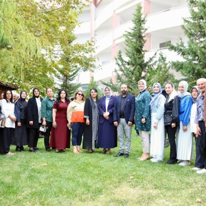 Dr. Selma Ünlüer Hanımefendiden Huzurevi Sakinlerine Anlamlı Ziyaret - fotoğraf 7