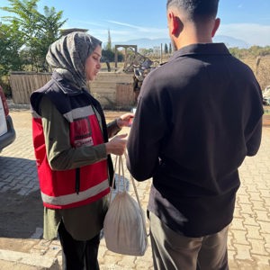 Turgutlu’da Yeni Ebeveynlere Bebek Bakım Çantaları Teslim Edildi - fotoğraf 3