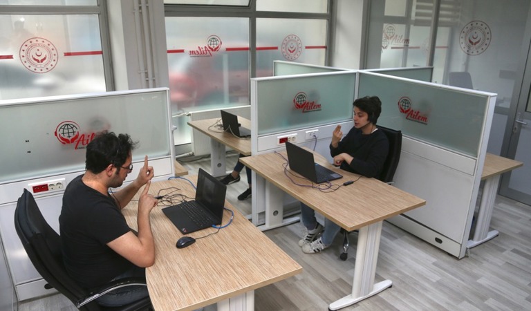 AİLEM Engelsiz İletişim Merkezi 335 bin 288 çağrıya çeviri desteği sağladı