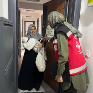 Turgutlu’da Yeni Ebeveynlere Bebek Bakım Çantaları Teslim Edildi - fotoğraf 1
