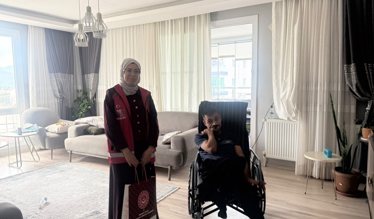 6 Ekim Dünya Serebral Palsi Farkındalık Günü kapsamında, serebral palsi ile yaşamını sürdüren iki kıymetli ailemizi evlerinde ziyaret ettik.