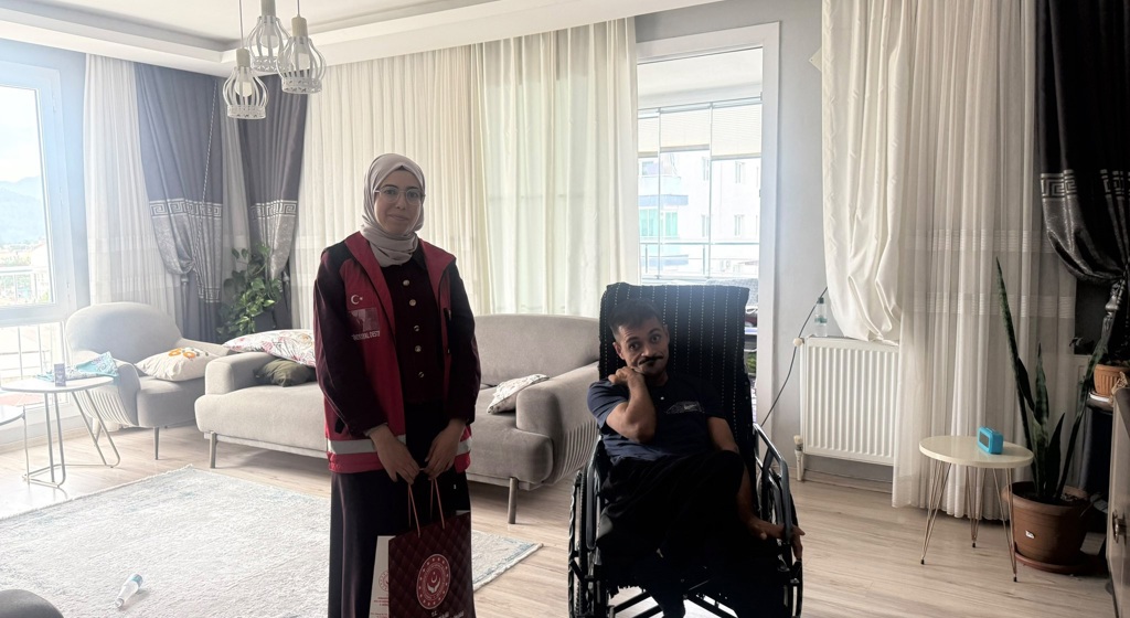 6 Ekim Dünya Serebral Palsi Farkındalık Günü kapsamında, serebral palsi ile yaşamını sürdüren iki kıymetli ailemizi evlerinde ziyaret ettik.