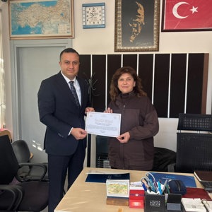 19 Ekim Muhtarlar Günü dolayısıyla İl Müdürümüz Selim KÖSE ve İl Müdür Yardımcımız Kamile ŞAHİN, Bahçelievler Mahallesi ve Pirimehmet Mahallesi muhtarlarımızı ziyaret etti. - fotoğraf 3