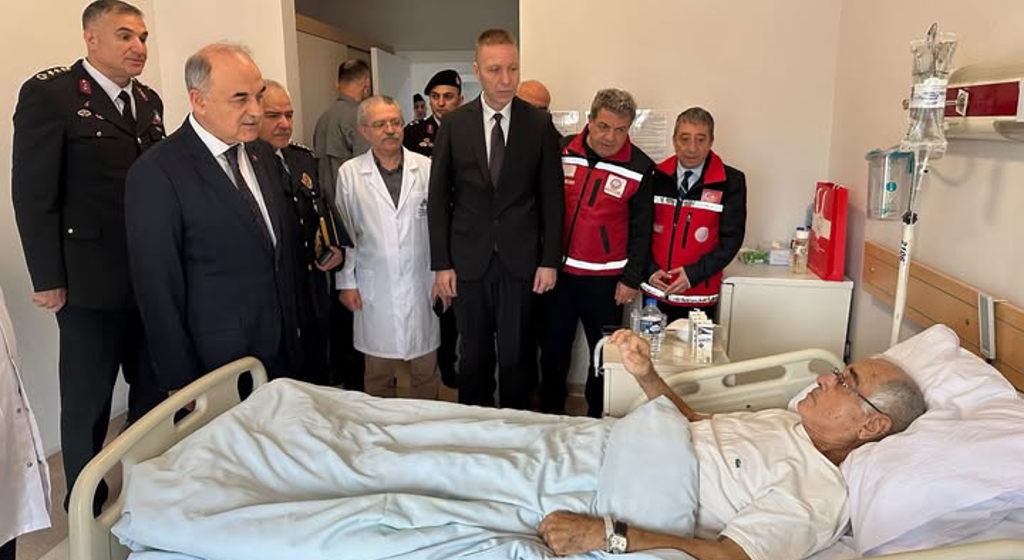 Vali Muammer Erol’dan Kıbrıs Gazisi Cafer Yıldız’a Anlamlı Ziyaret