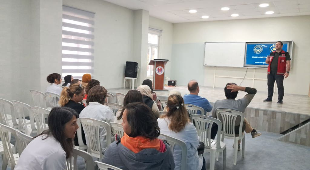 Öğretmenlerimize Çocuklar Güvende Programı Eğitimi Verildi