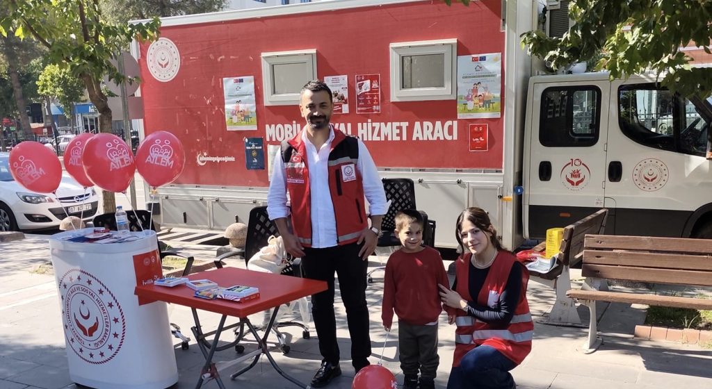 Mobil sosyal hizmet aracımızla sahada, çocuklarımızın yüzünde tebessüm var!