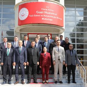“İyilik Var” Kapsamında Vali Yardımcımız Sayın Armağan TURAN, Adalet Komisyonu Başkanı Sayın Abdullah Güray ŞAHİN ve İl Müdürümüz Sayın Serdar DEMİRCİ’den Gazi Huzurevi’ne Anlamlı Ziyaret - fotoğraf 1