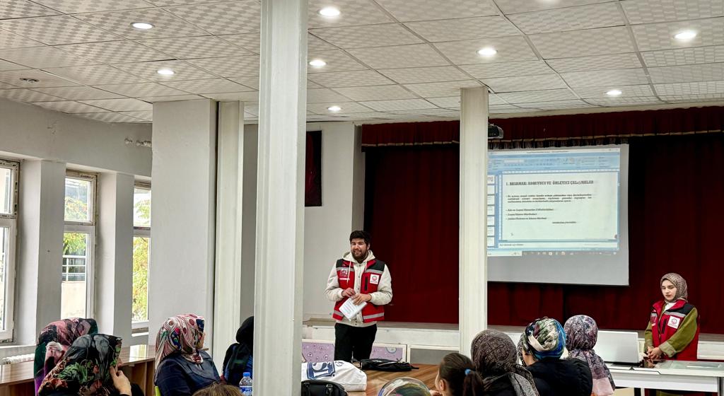 Hizan'da Bilinçli Medya Eğitimi Gerçekleştirildi 
