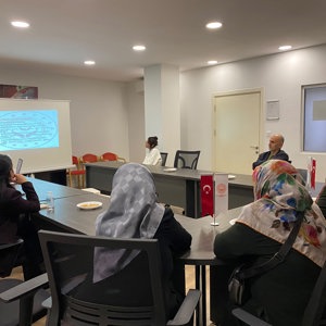 Alzheimer ve Demans Hastalarının Bakımını Üstlenen Vatandaşlara Yönelik Bilgilendirme Semineri Düzenlendi. - fotoğraf 3