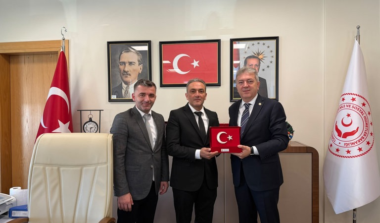 Milletvekilimiz Sayın Ertuğrul Kocacık ve AK Parti Adapazarı İlçe Teşkilatından İl Müdürümüz Sayın Cemal Keskin’e yeni görevi dolayısıyla hayırlı olsun ziyaretinde bulundu.