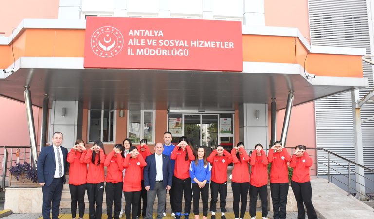 Kız Voleybol Takımımızdan Şampiyonada Net Galibiyet