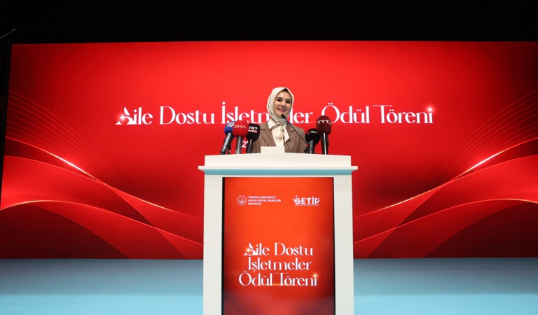 Bakanımız Göktaş, Kocaeli'de "Aile Dostu İşletmeler Ödül Töreni"nde konuştu