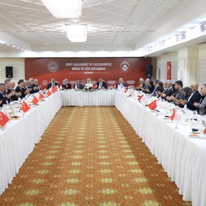 Bakan Göktaş, Gaziantep'te şehit aileleri ve gazilerle vefa buluşmasında bir araya geldi: - fotoğraf 4