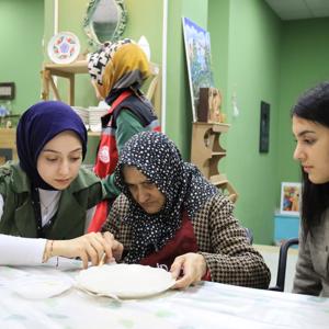 İYİLİK VAR: SANATLA KUŞAKLAR BULUŞTU! - fotoğraf 1