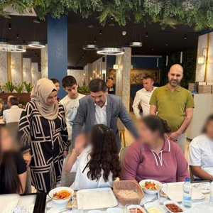 İl Müdürümüz Murat Karaarslan, Musa Cihaner Çocuk Evleri Sitesi’nde Yetişen Çocuklarımızla Anlamlı Bir Akşam Yemeğinde Buluştu - fotoğraf 3