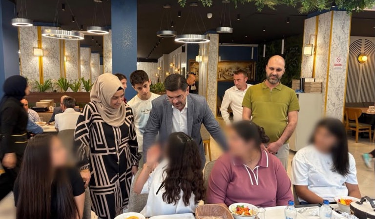 İl Müdürümüz Murat Karaarslan, Musa Cihaner Çocuk Evleri Sitesi’nde Yetişen Çocuklarımızla Anlamlı Bir Akşam Yemeğinde Buluştu