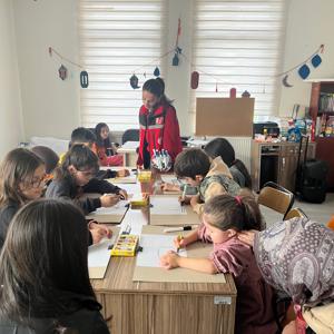 Uşak’ta Çocuklar Ankara’nın Başkent Oluşunu Resimlerle Kutladı - fotoğraf 1