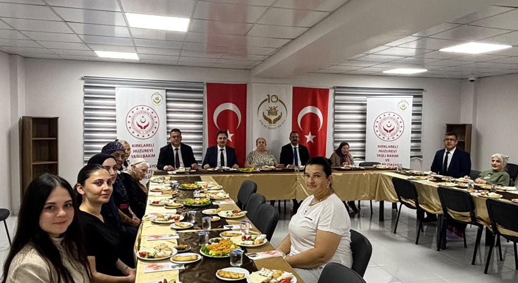 Pınarhisar Kaymakamı Sayın Enver Özderin ve İlçe Nüfus Müdürü Sayın Hatime Yıldırım’dan Huzurevi Sakinlerine Ziyaret