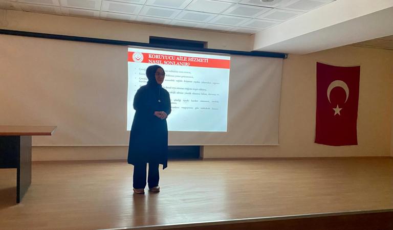 Sivaslı Kaymakamlığı Ev Sahipliğinde Koruyucu Aile Hizmet Modeli Anlatıldı
