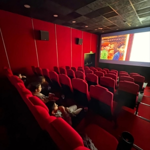 80. Yıl Çocuk Evleri Sitesinde Çocuklara Yönelik Sinema Etkinliği Düzenlendi - fotoğraf 1