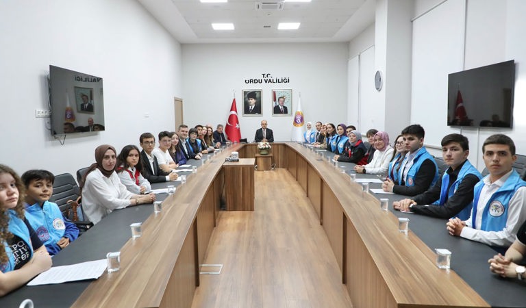 Çocuk Hakları Ekseninde COP31 Karadeniz Zirvesi Kapsamında İlimize Gelen Heyet, Vali Erol'u Ziyaret Etti