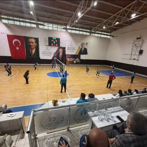 8. Voleybol Turnuvası Kapsamında Çocuklarımız Sahaya Çıktı - fotoğraf 1