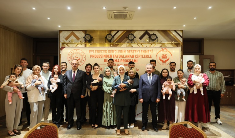Aile ve Gençlik Fonu kapsamında yeni yuva kuran 15 bin 468 genç için Ekim ayında 1 milyar 756 milyon 600 bin lira ödeme yapıldı