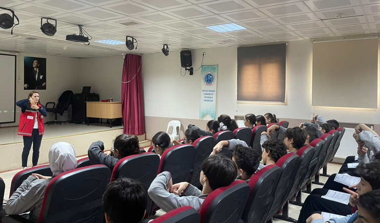 Derince’de Öğrencilere İşaret Dili Farkındalık Eğitimi Verildi