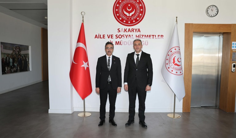 Erenler Belediye Başkanı Sayın Şenol DİNÇ ve Belediye Başkan Yardımcısı Sayın Banu YEŞİL, İl Müdürümüz Sayın Cemal Keskin’e yeni görevi dolayısıyla hayırlı olsun ziyaretinde bulundu.
