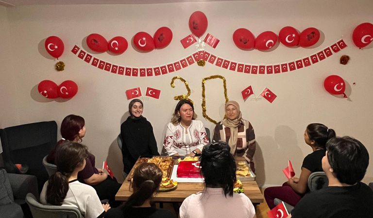 Çocuk kuruluşumuzda 30 Ağustos Zafer Bayramı’nın 104. yıl dönümü, çocuklarımızın katılımıyla gerçekleştirilen çeşitli etkinliklerle coşku içerisinde kutlandı.