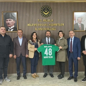 Muğlaspor Kulübü Başkanı Menaf KIYANÇ ve beraberindeki yönetim kurulu üyeleri, İl Müdürümüz Mahmut SELÇUK’u makamında ziyaret etti.  - fotoğraf 1