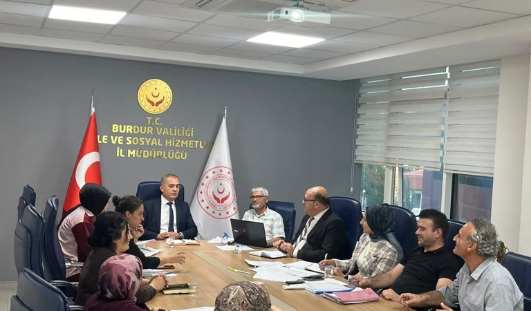 İl Müdürlüğümüz toplantı salonunda İl Müdürümüz Mustafa ÇAKIR başkanlığında İl Müdür Yardımcımız Eylem ÇAVDAR, İl Müdür Yardımcımız Eray PAŞABEYOĞLU, şube müdürlerimiz ve  ilgili birim sorumluları ile;