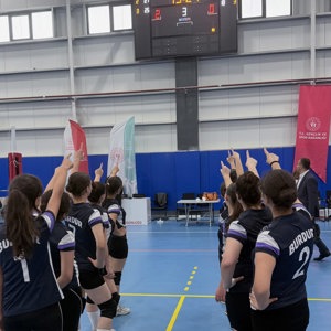 Bizim Çocuklar 8. Türkiye Voleybol Şampiyonası Burdur Grup Müsabakaları Burdur Merkez Kapalı Spor Salonu’nda gerçekleştirildi. - fotoğraf 2
