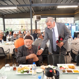 Büyükşehir Belediyesi Ev Sahipliğinde Yaşlılarımızla Kahvaltı Programı Düzenlendi - fotoğraf 1