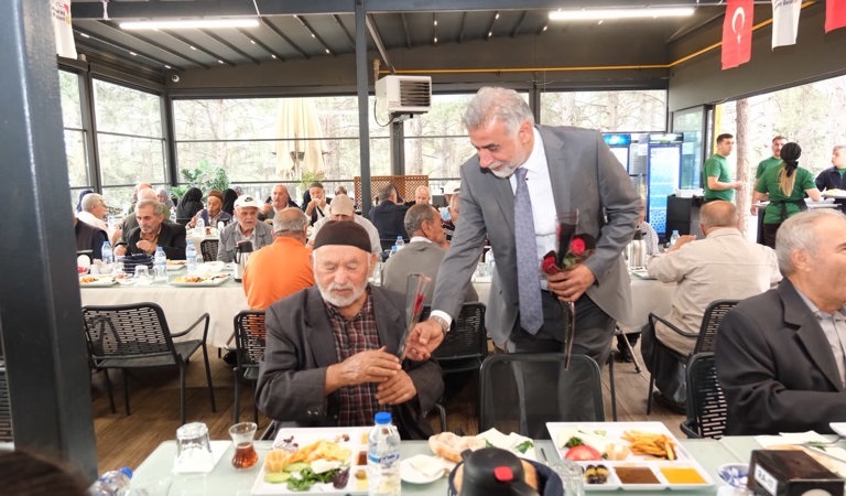 Büyükşehir Belediyesi Ev Sahipliğinde Yaşlılarımızla Kahvaltı Programı Düzenlendi